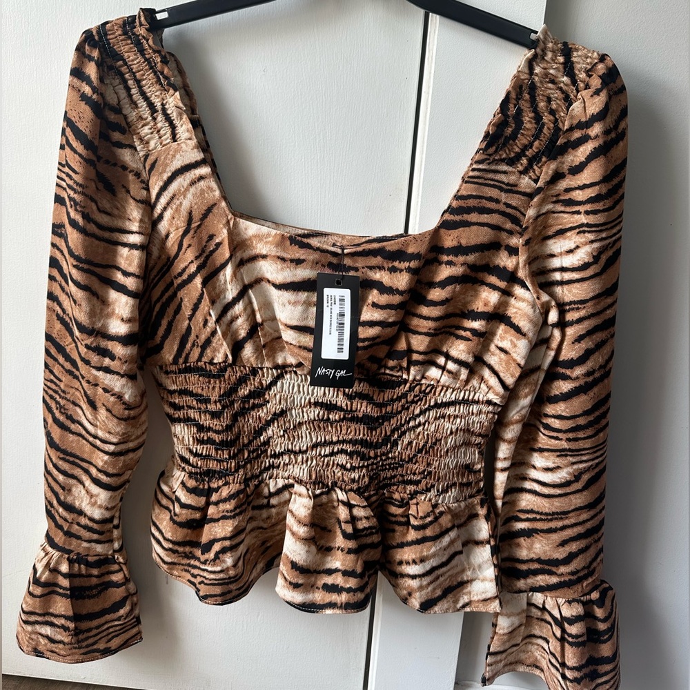 Nasty gal US 8 nwt tiger print long sleeve top